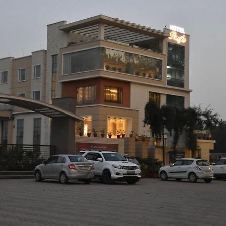 Hotel Pacific Roorkee Exterior foto